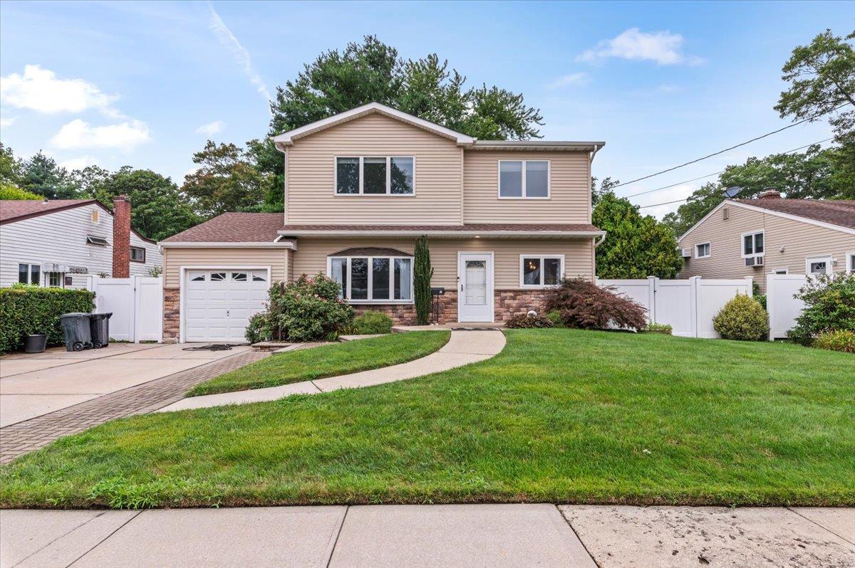 40 Woodland Avenue, Farmingdale, NY 11735