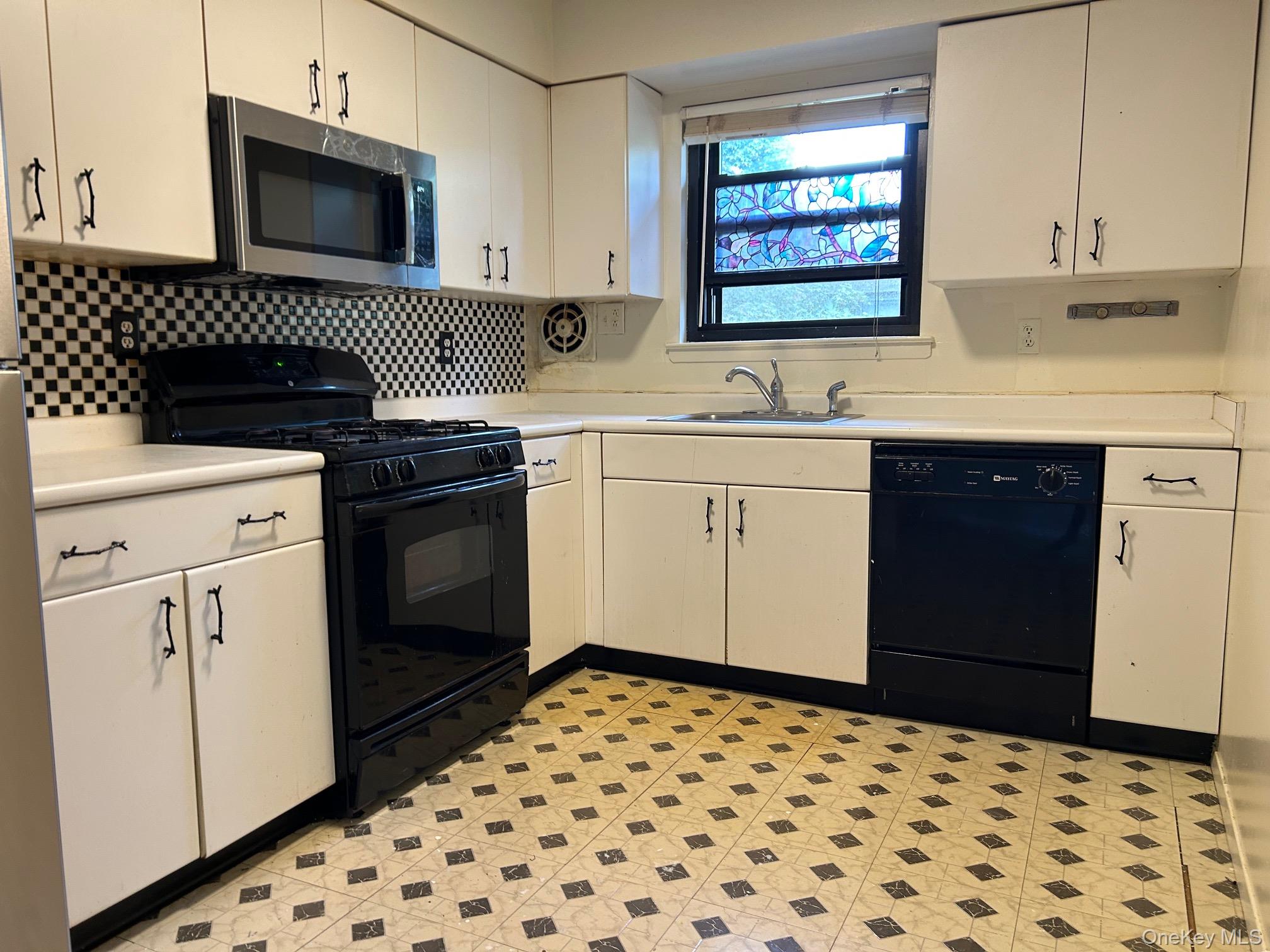 220 Sneden Place # 220, Spring Valley, NY 10977