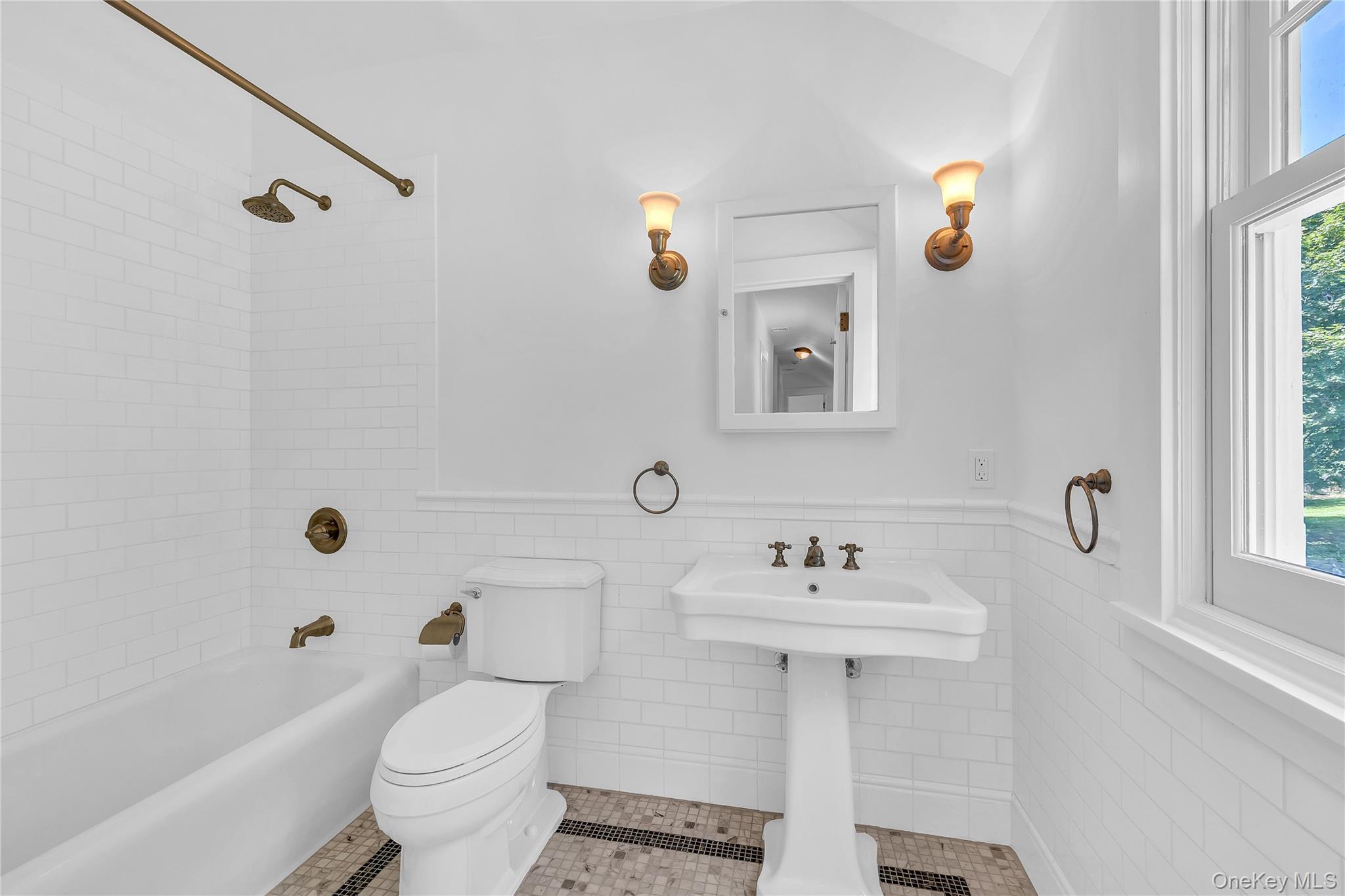 158 E Shore Road, Huntington Bay, NY 11743