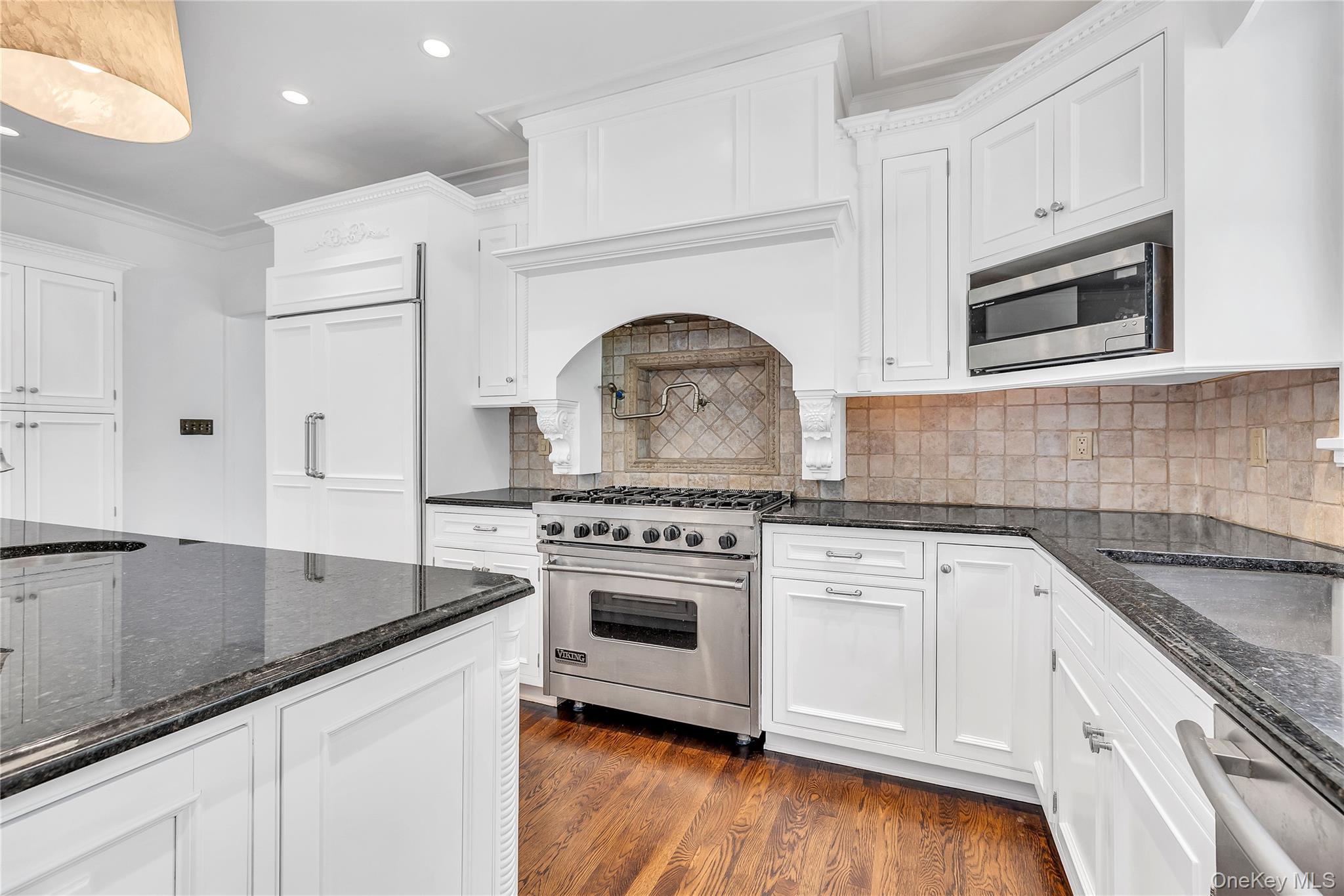 158 E Shore Road, Huntington Bay, NY 11743