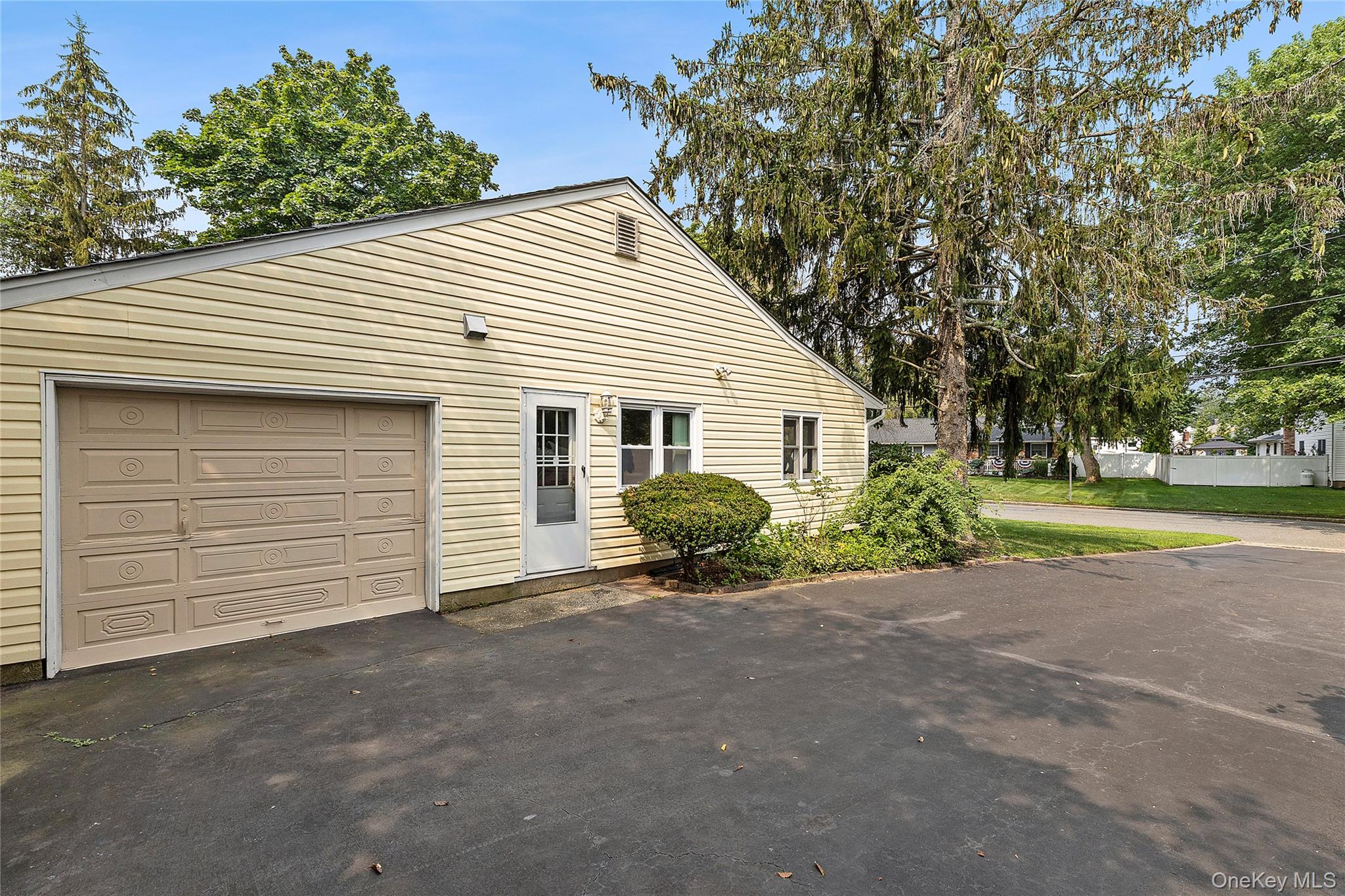 4 Linda Street, Port Jefferson Station, NY 11776