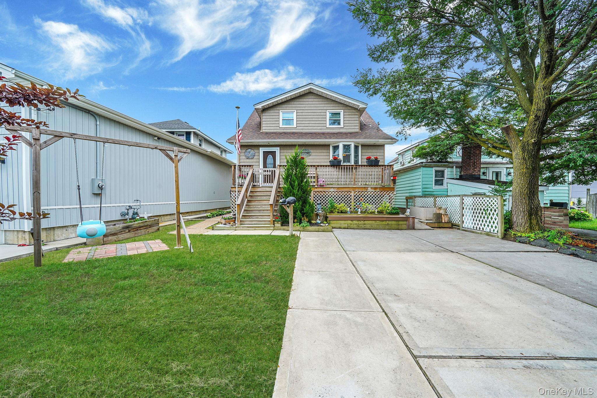 17 East Avenue, Lawrence, NY 11559