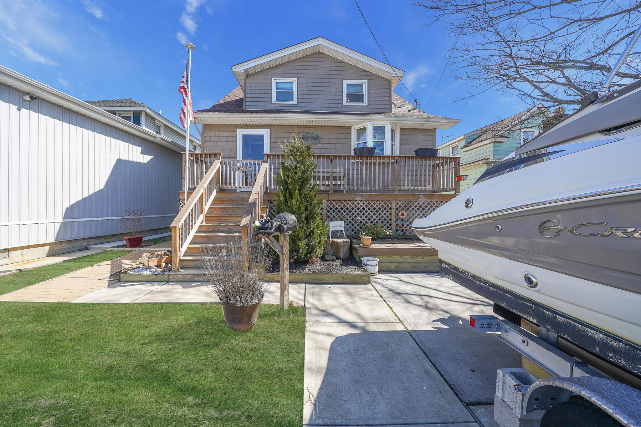 17 East Avenue, Lawrence, NY 11559