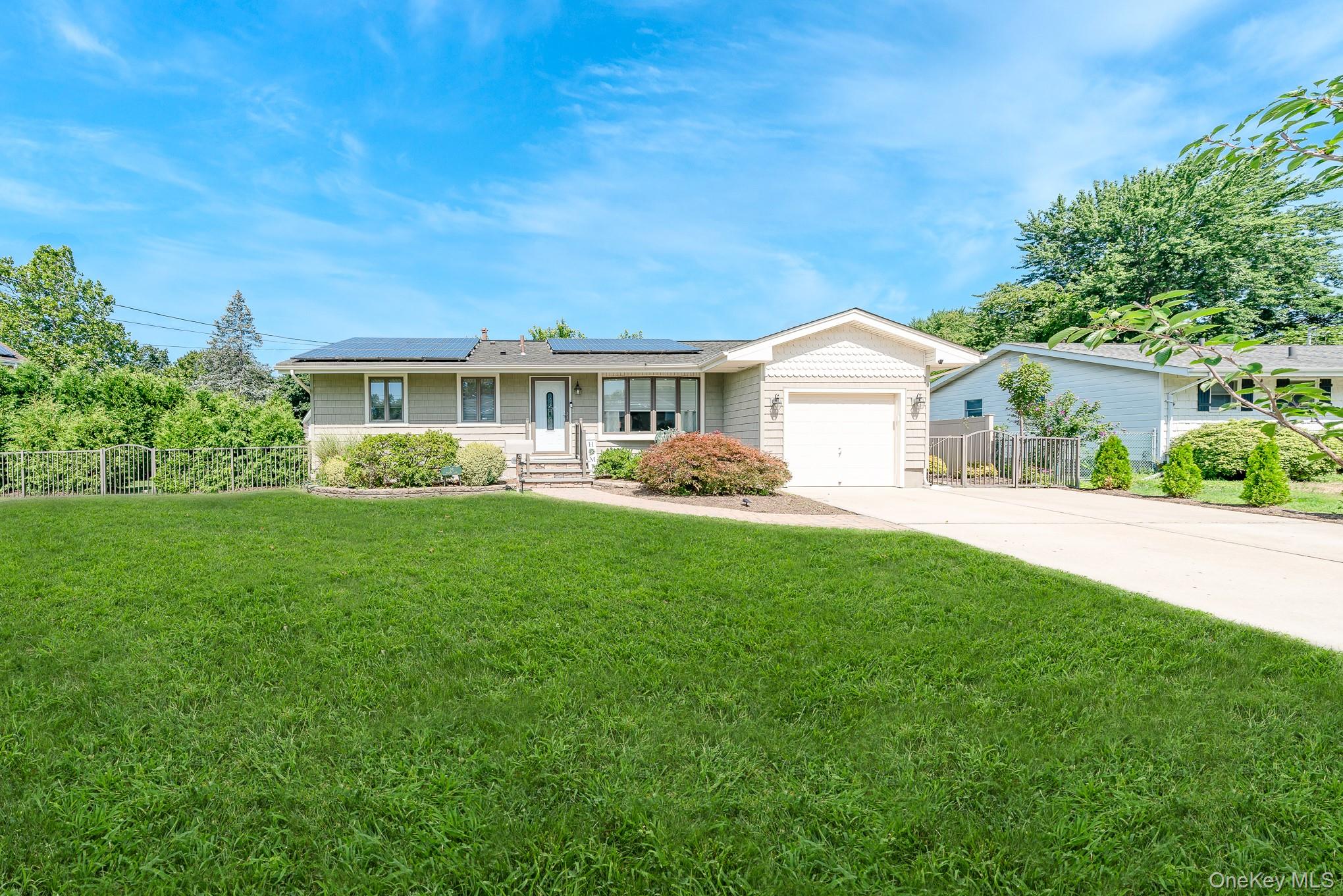 26 Weldon Lane, Port Jefferson Station, NY 11776
