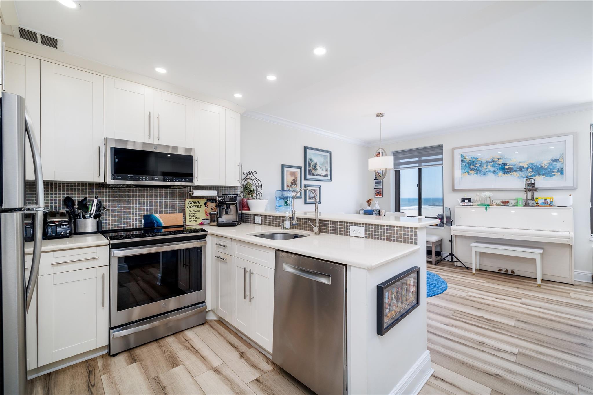 100 W Broadway # 6DD, Long Beach, NY 11561