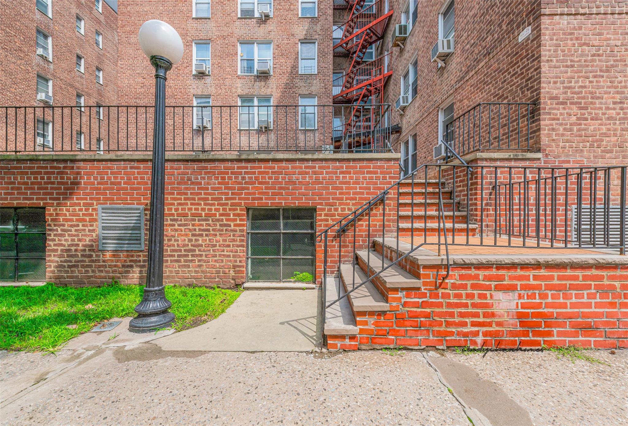 6535 Yellowstone Blvd # c4, Forest Hills, NY 11375