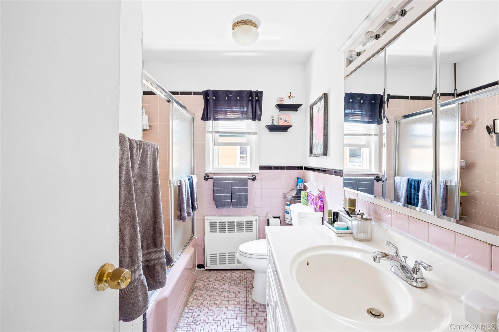 375 Cochran Place, Valley Stream, NY 11581