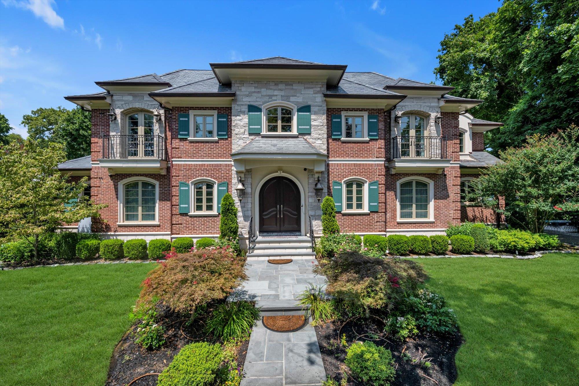 7 Beverly, Great Neck, NY 11021