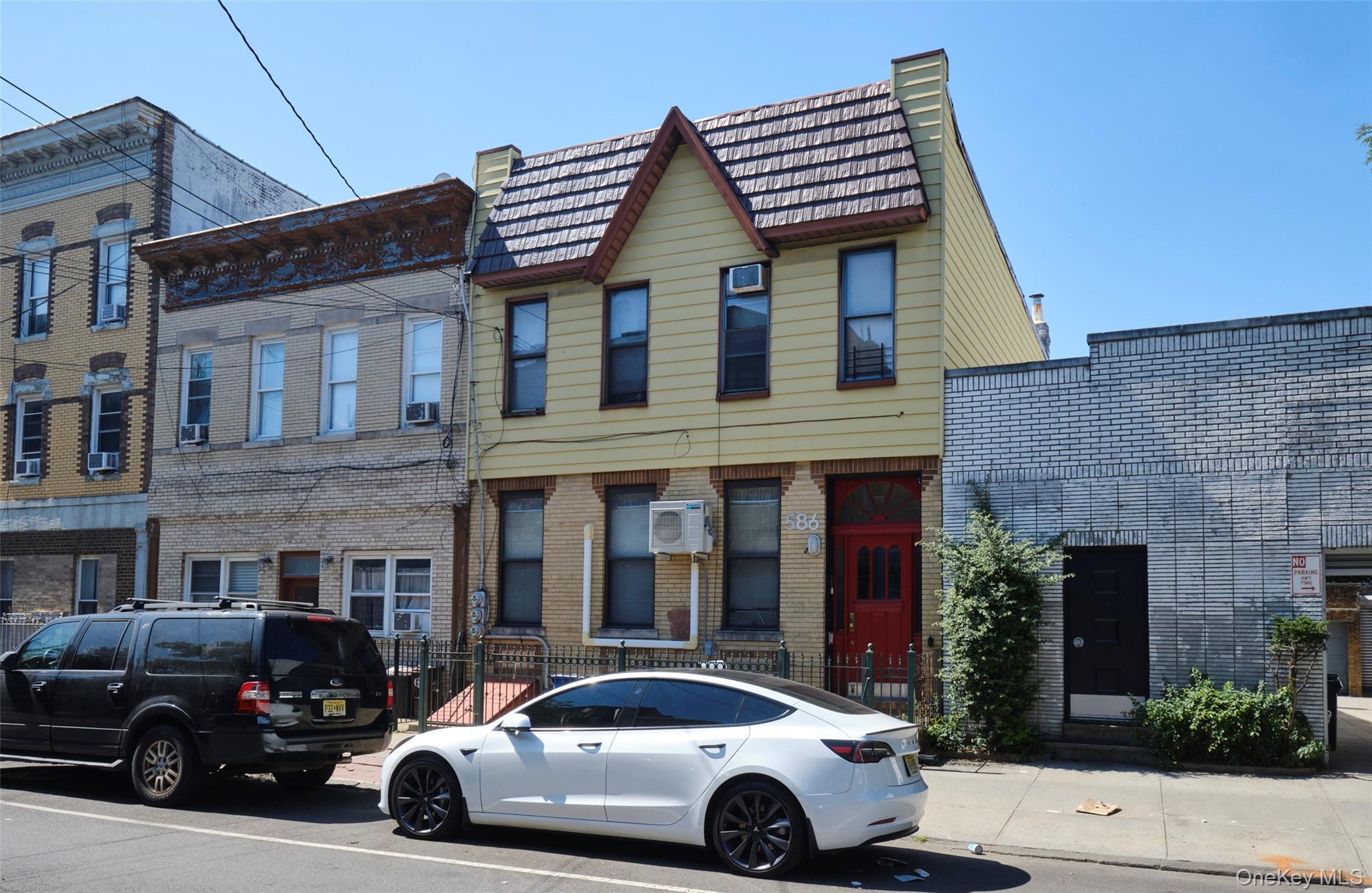 586 Onderdonk Avenue, Ridgewood, NY 11385