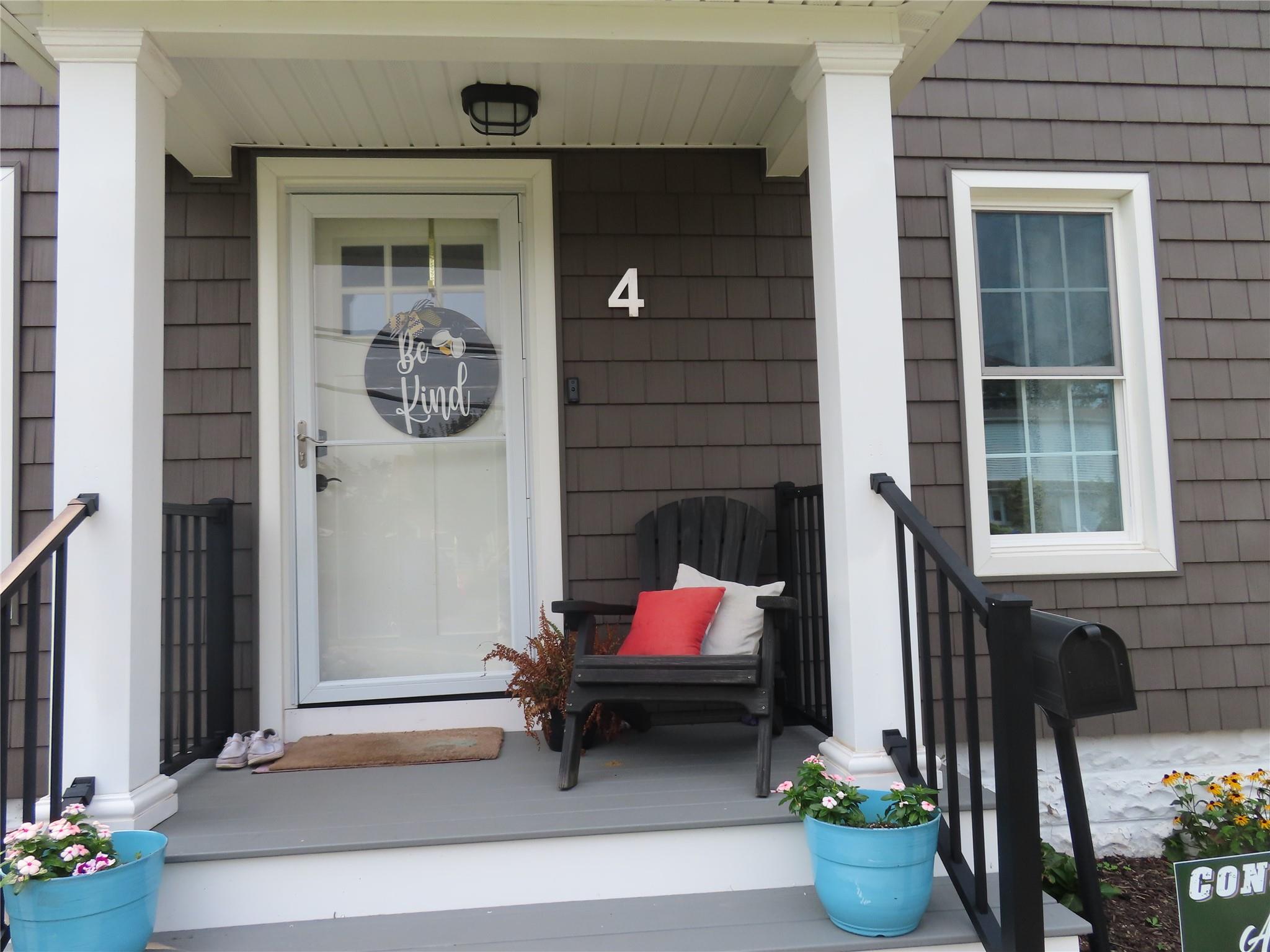 4 Granada Parkway # #2, Lindenhurst, NY 11757