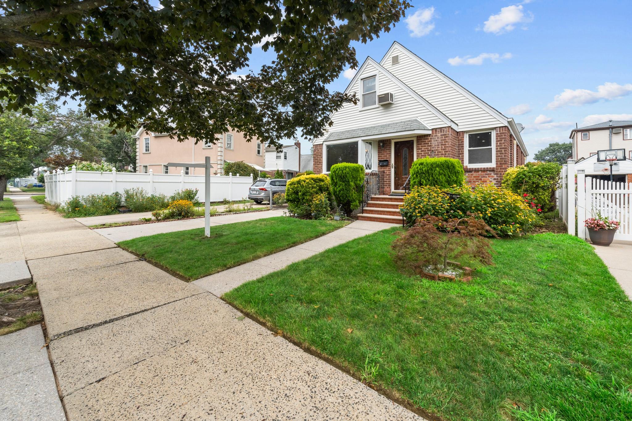 8441 265th Street, Floral Park, NY 11001