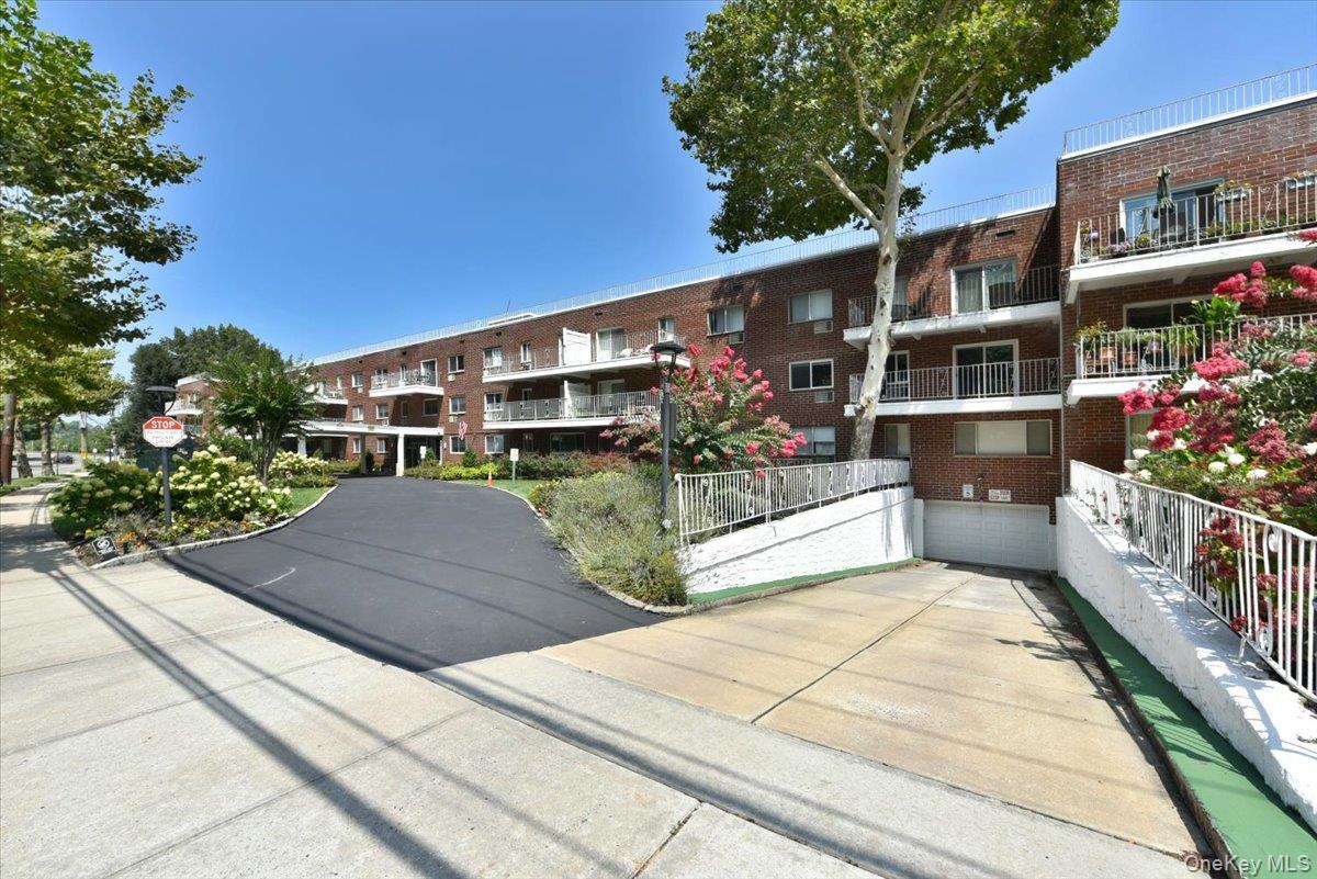 320 E Shore Road # 2-A, Great Neck, NY 11023