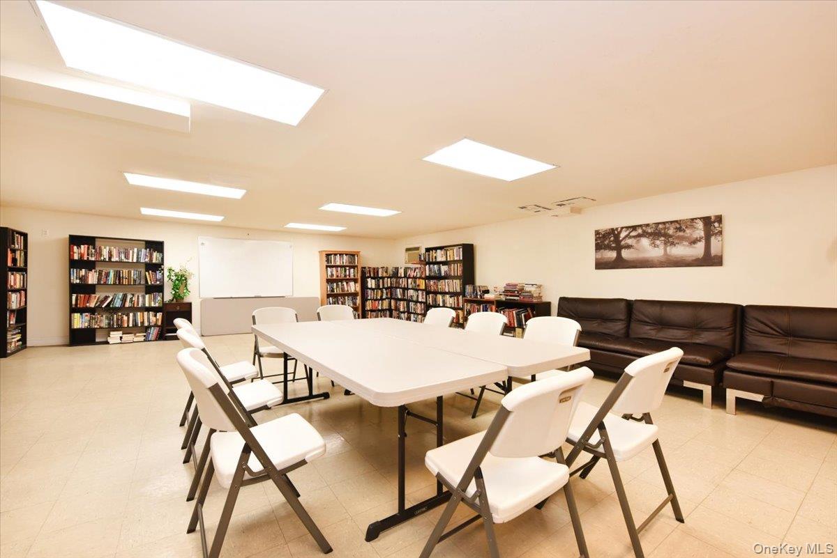 320 E Shore Road # 2-A, Great Neck, NY 11023