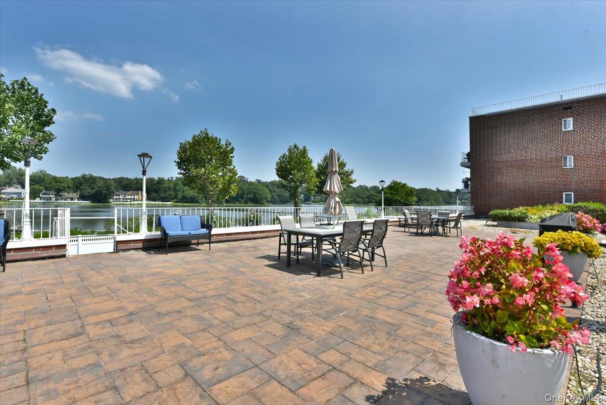 320 E Shore Road # 2-A, Great Neck, NY 11023