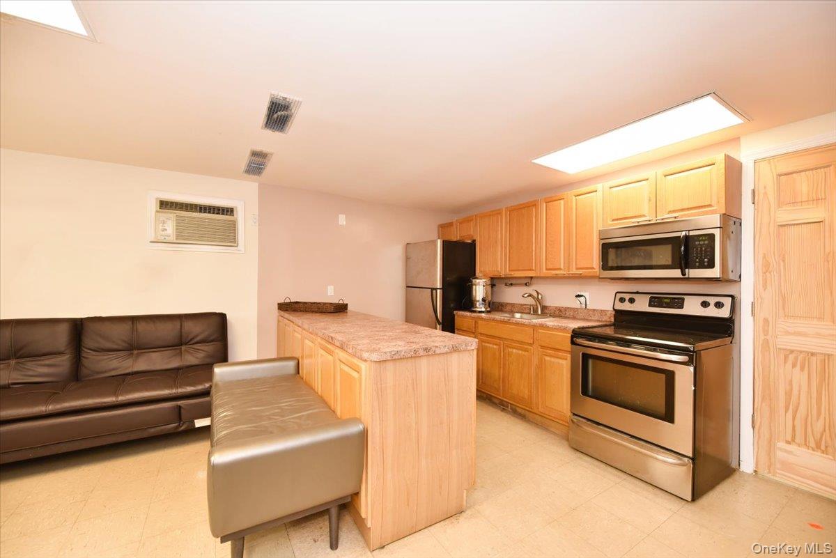 320 E Shore Road # 2-A, Great Neck, NY 11023