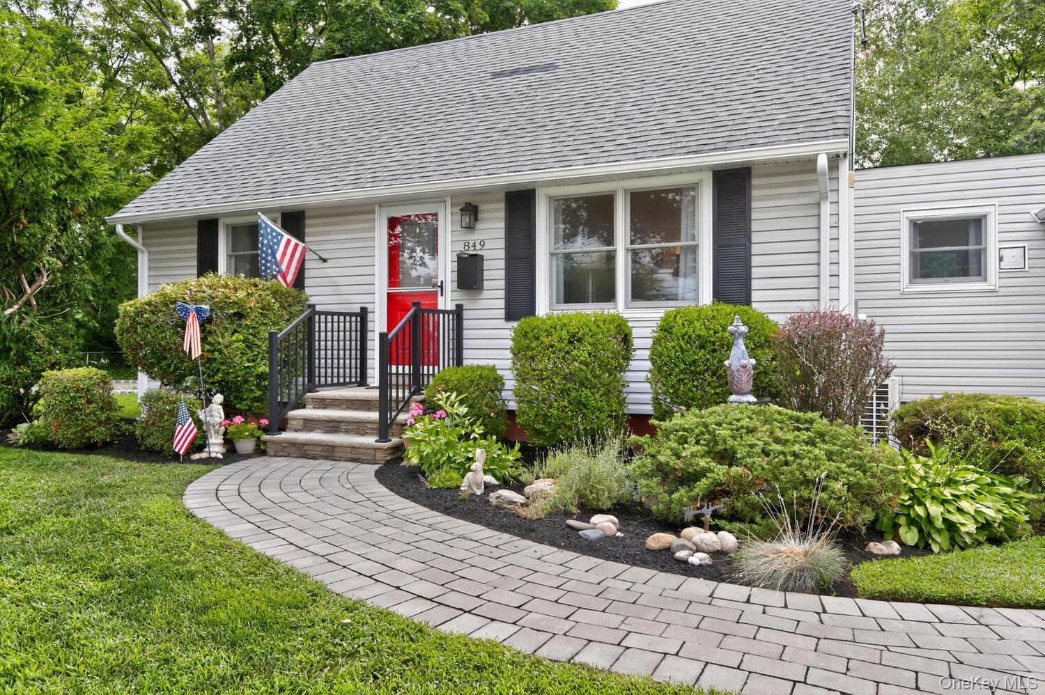 849 Udall Road, West Islip, NY 11795