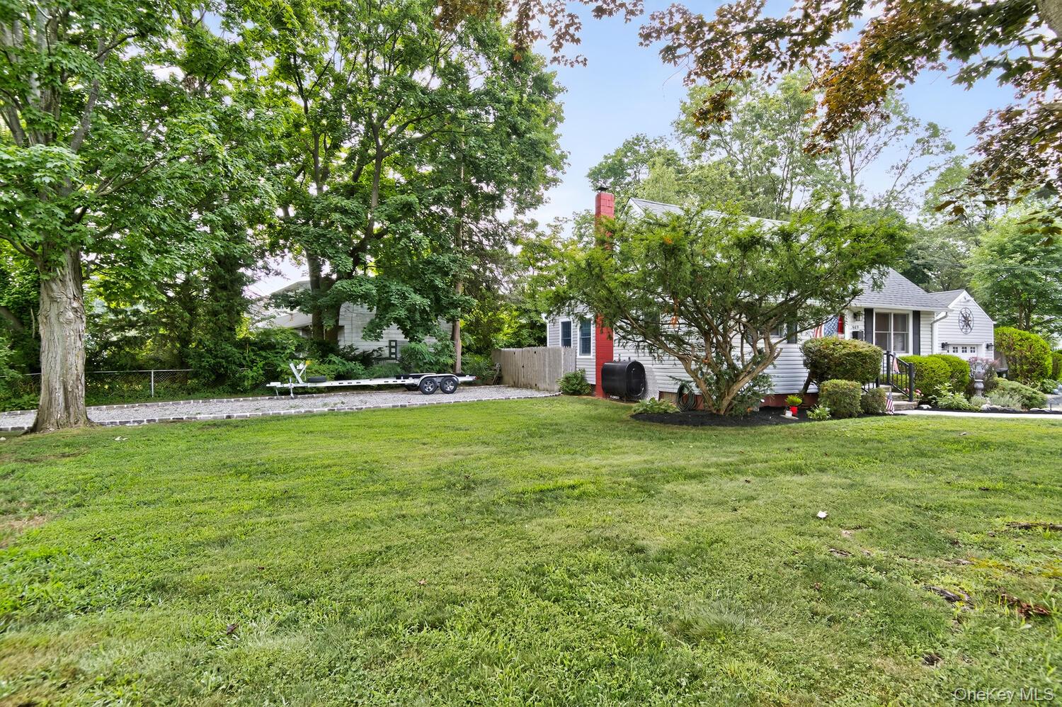 849 Udall Road, West Islip, NY 11795