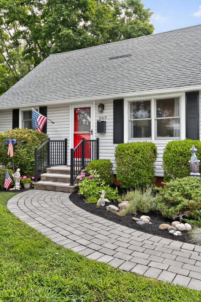 849 Udall Road, West Islip, NY 11795