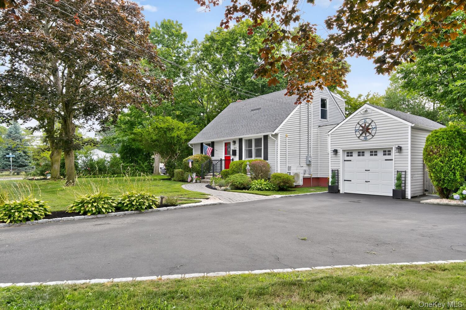 849 Udall Road, West Islip, NY 11795