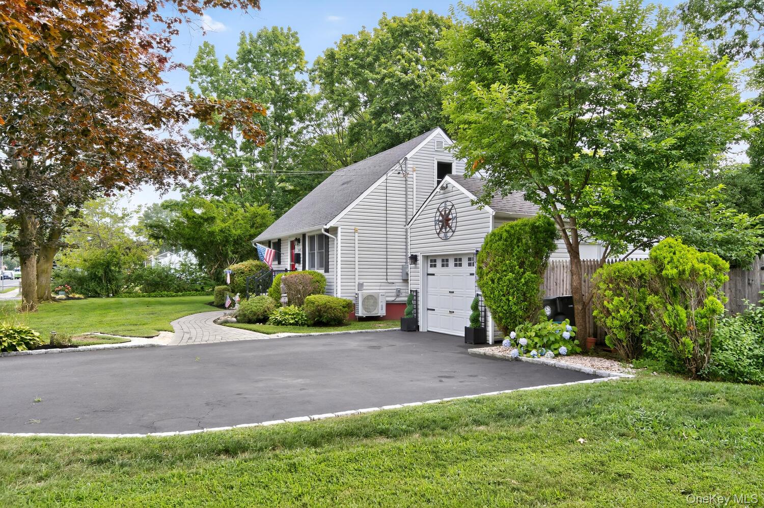 849 Udall Road, West Islip, NY 11795