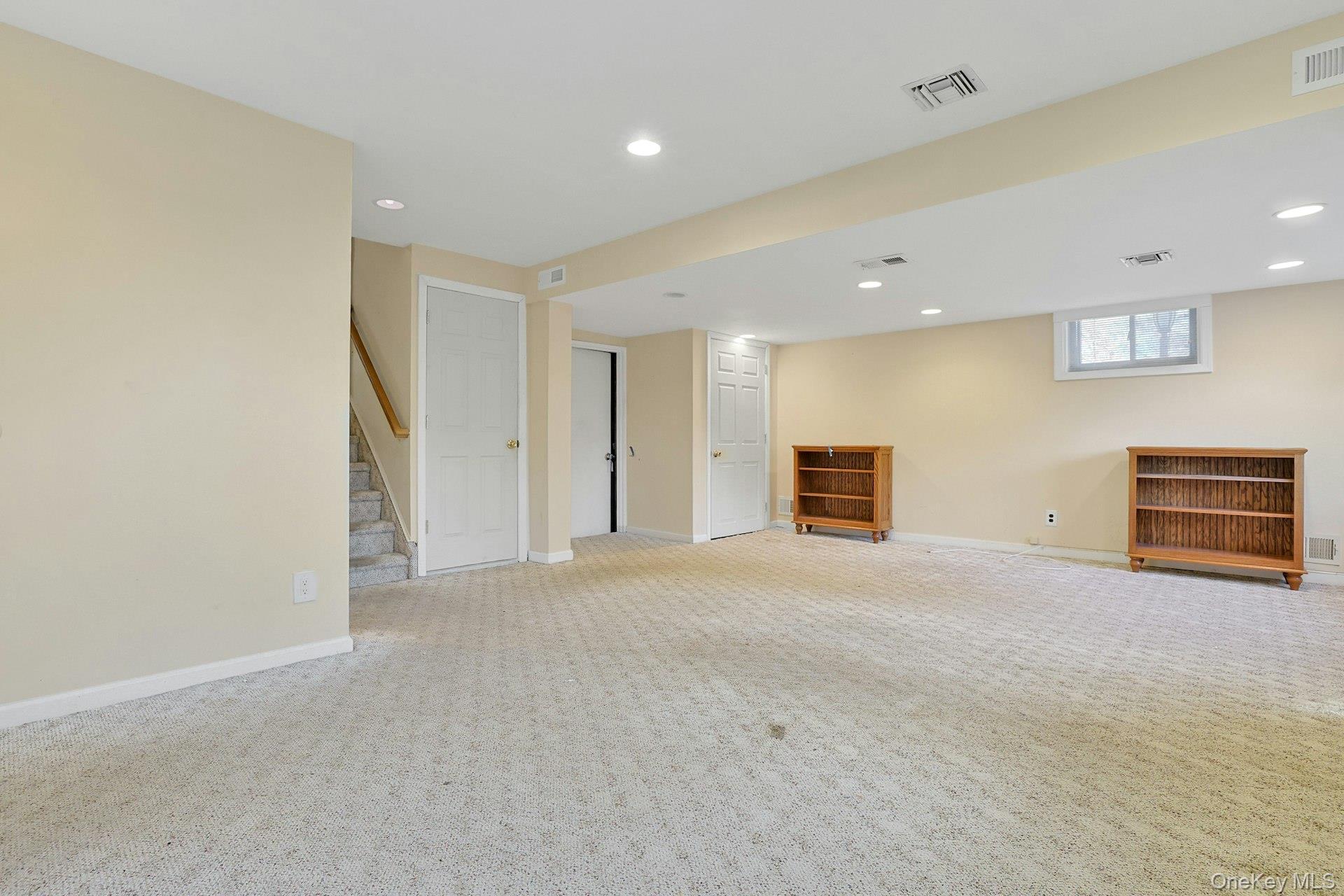 15 Kenwood Lane, New City, NY 10956