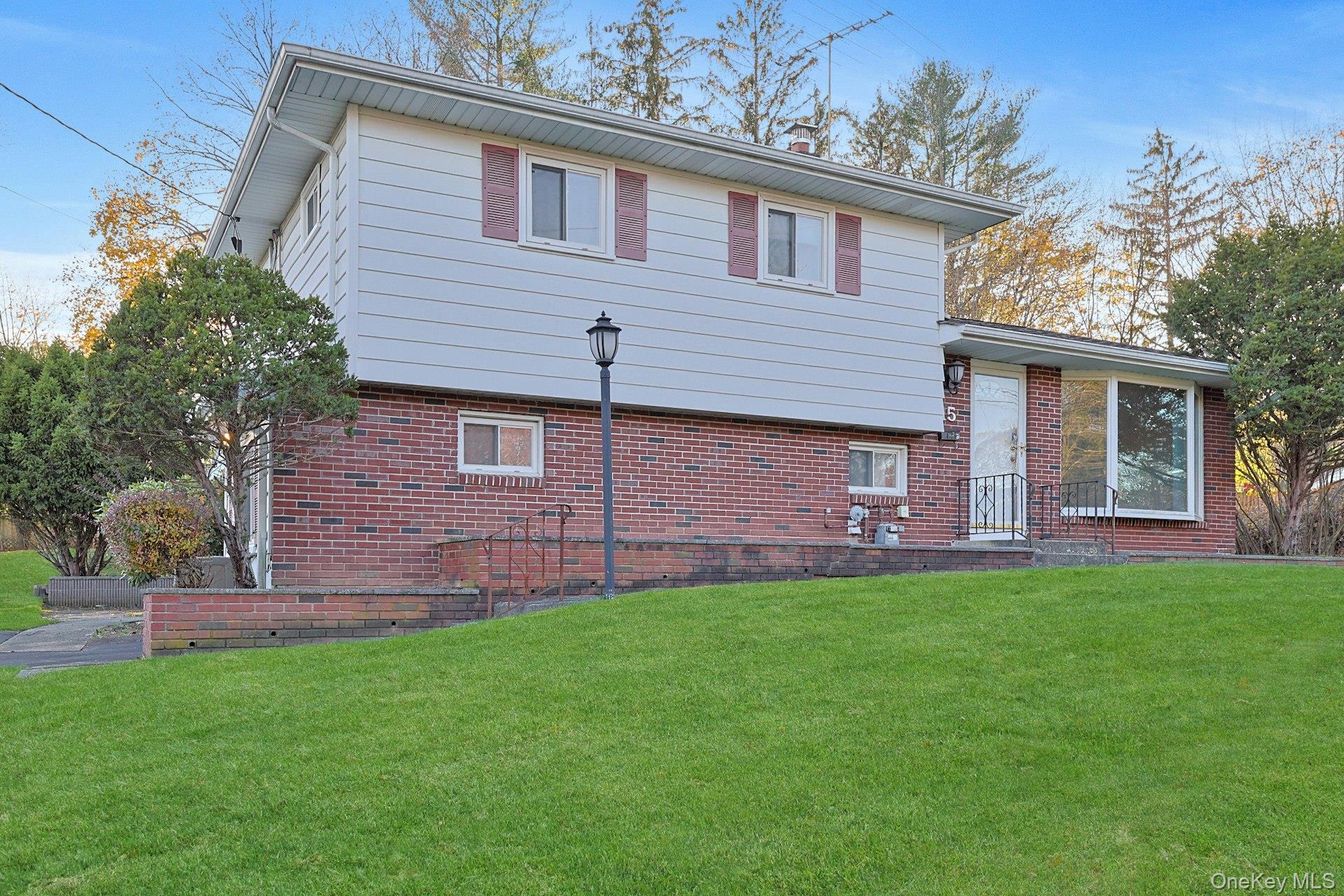 15 Kenwood Lane, New City, NY 10956