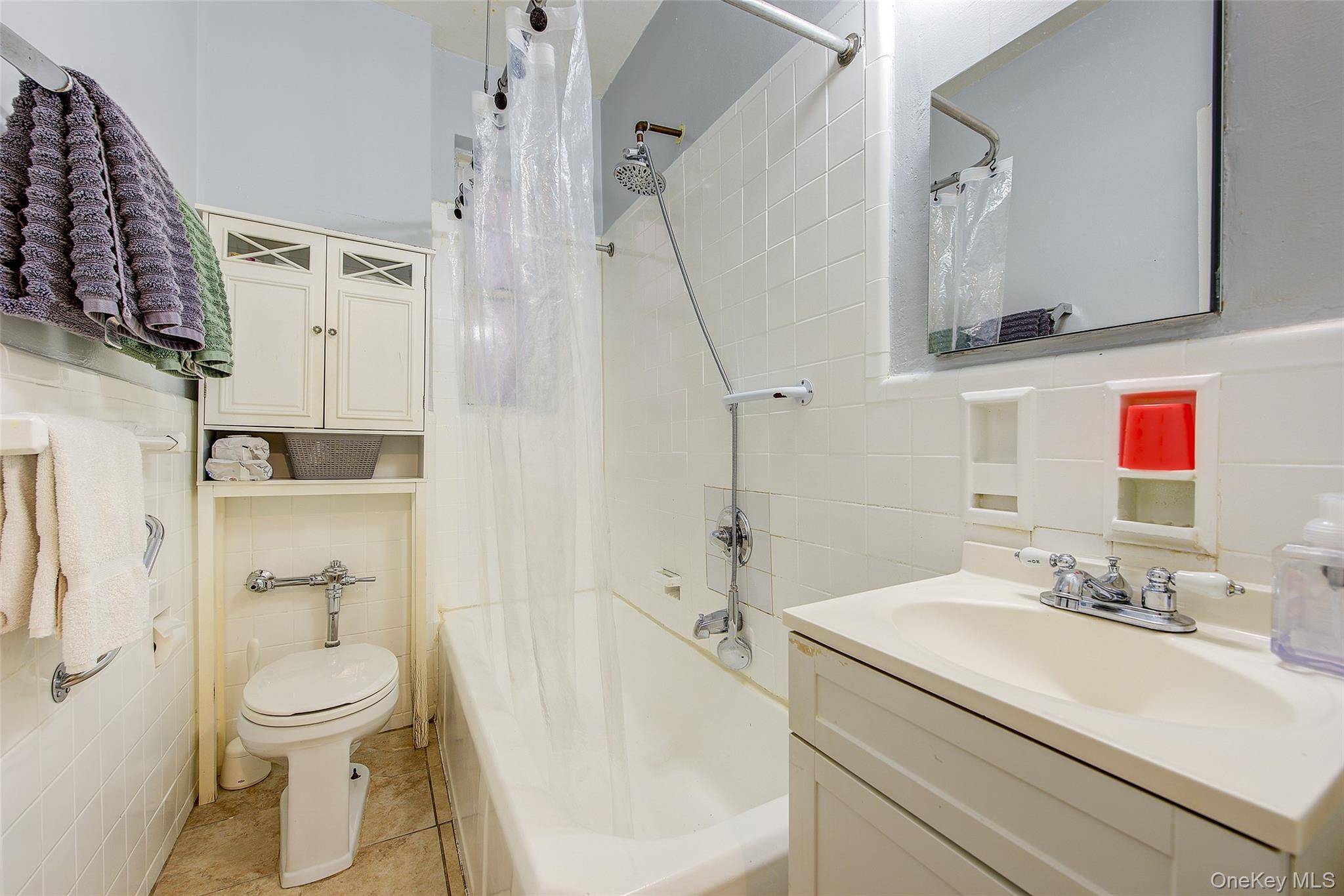 77-14 113th Street # 2R, Forest Hills, NY 11375