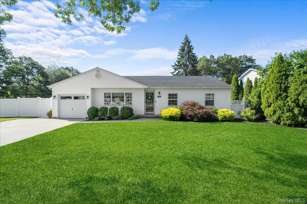 834 Peconic Street, Ronkonkoma, NY 11779