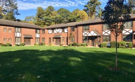 20 Pinebrook Place, Bay Shore, NY 11706