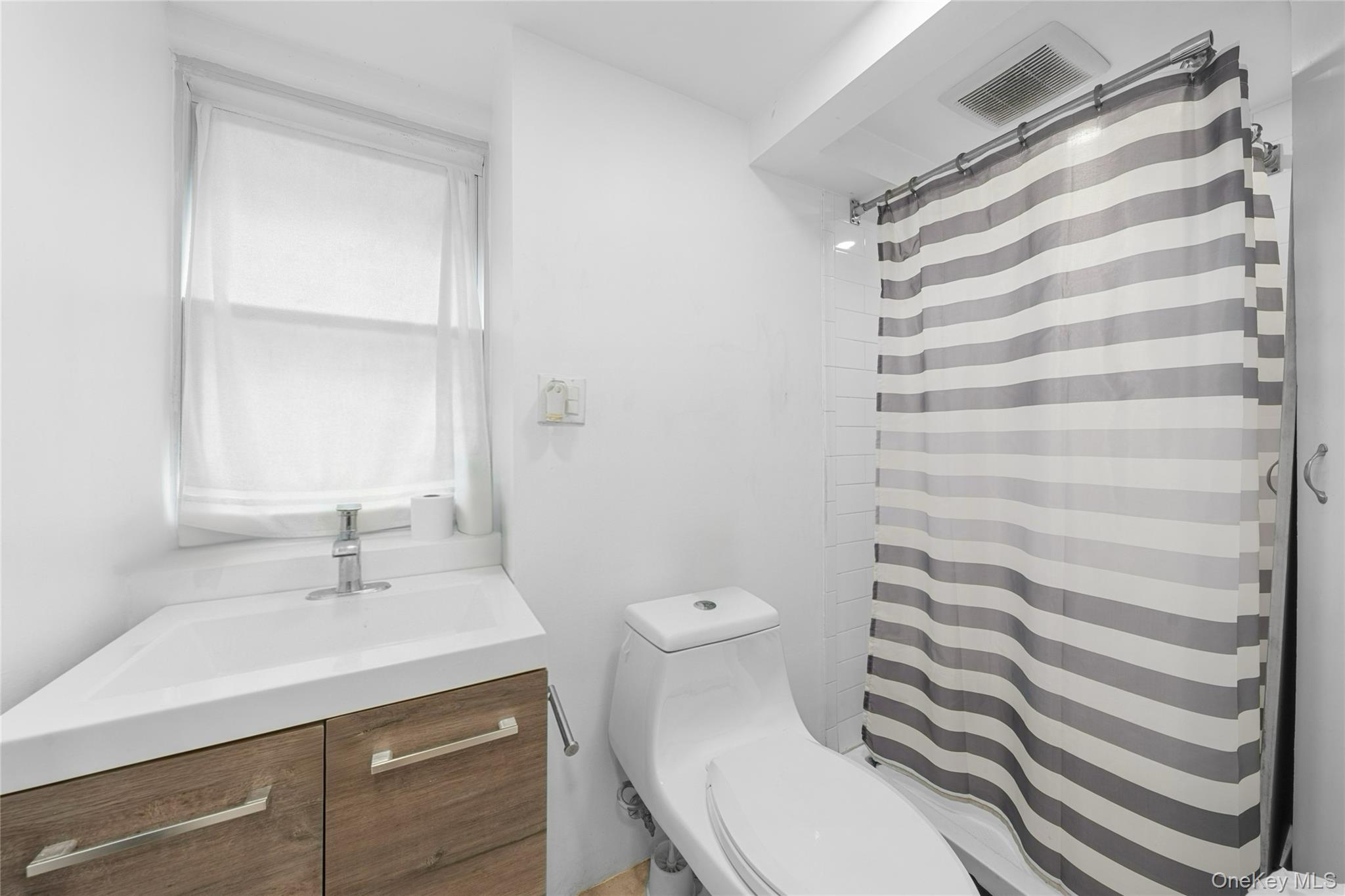 9 Willow Street, Glen Cove, NY 11542