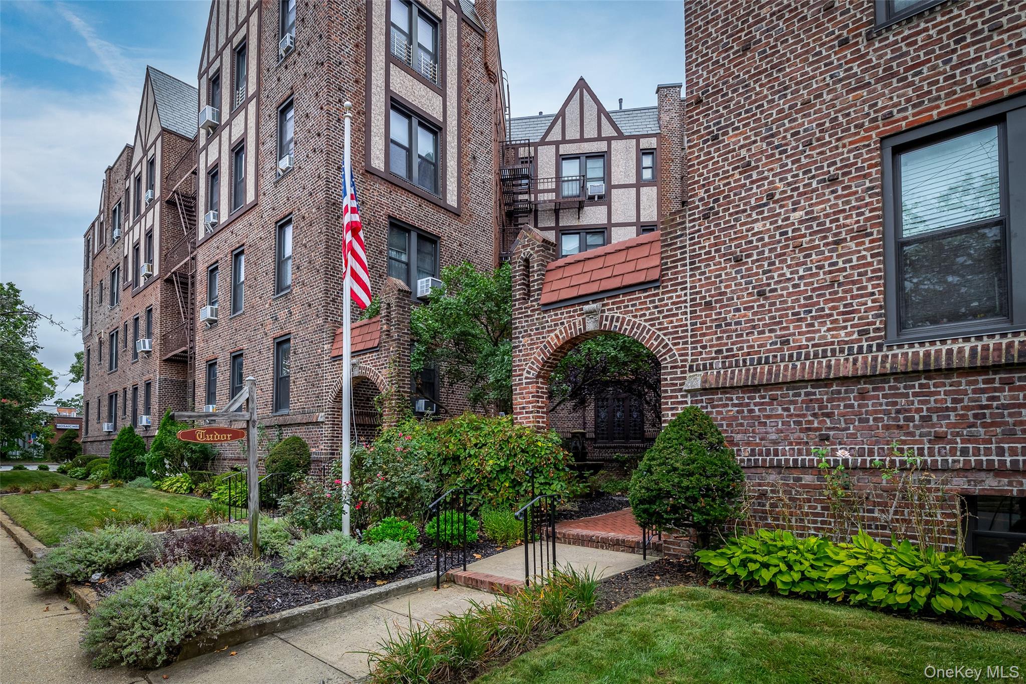 12 Hempstead Avenue # 2, Rockville Centre, NY 11570