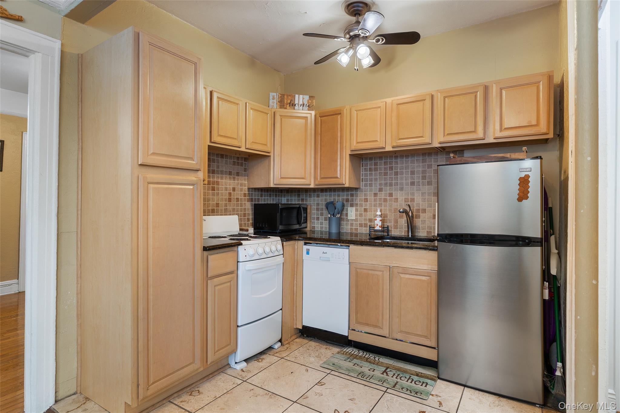 12 Hempstead Avenue # 2, Rockville Centre, NY 11570