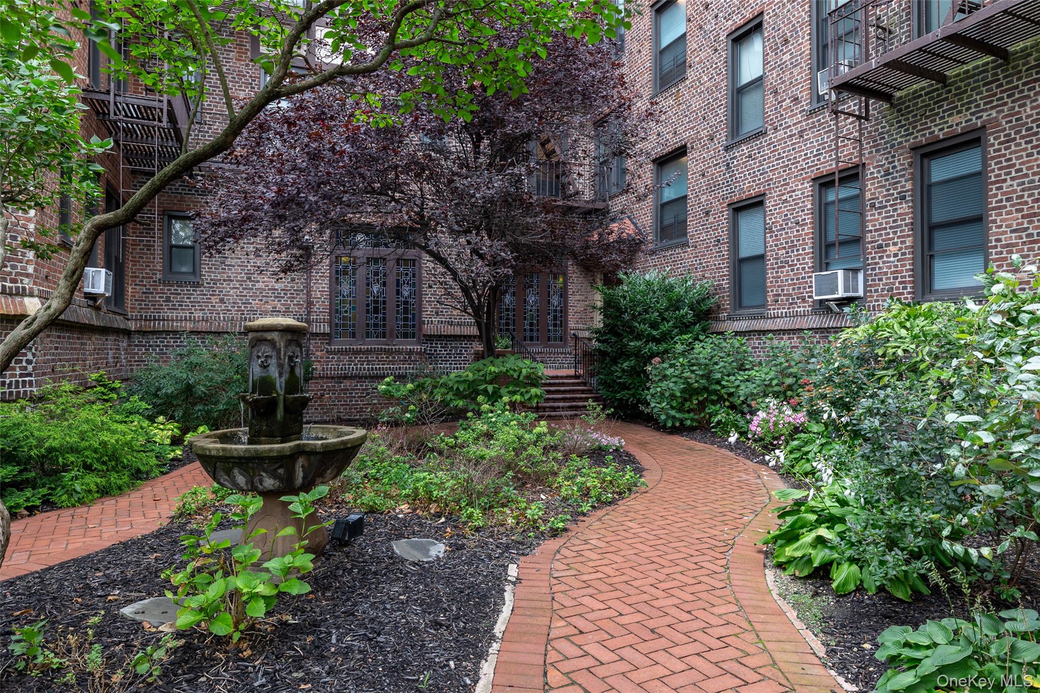 12 Hempstead Avenue # 2, Rockville Centre, NY 11570