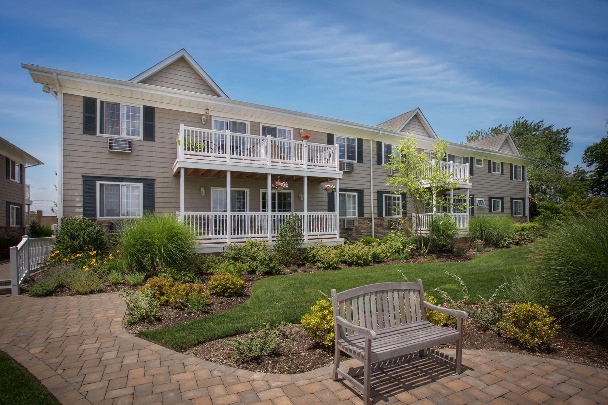 3 Willowbrook Road # 2A, Bay Shore, NY 11706