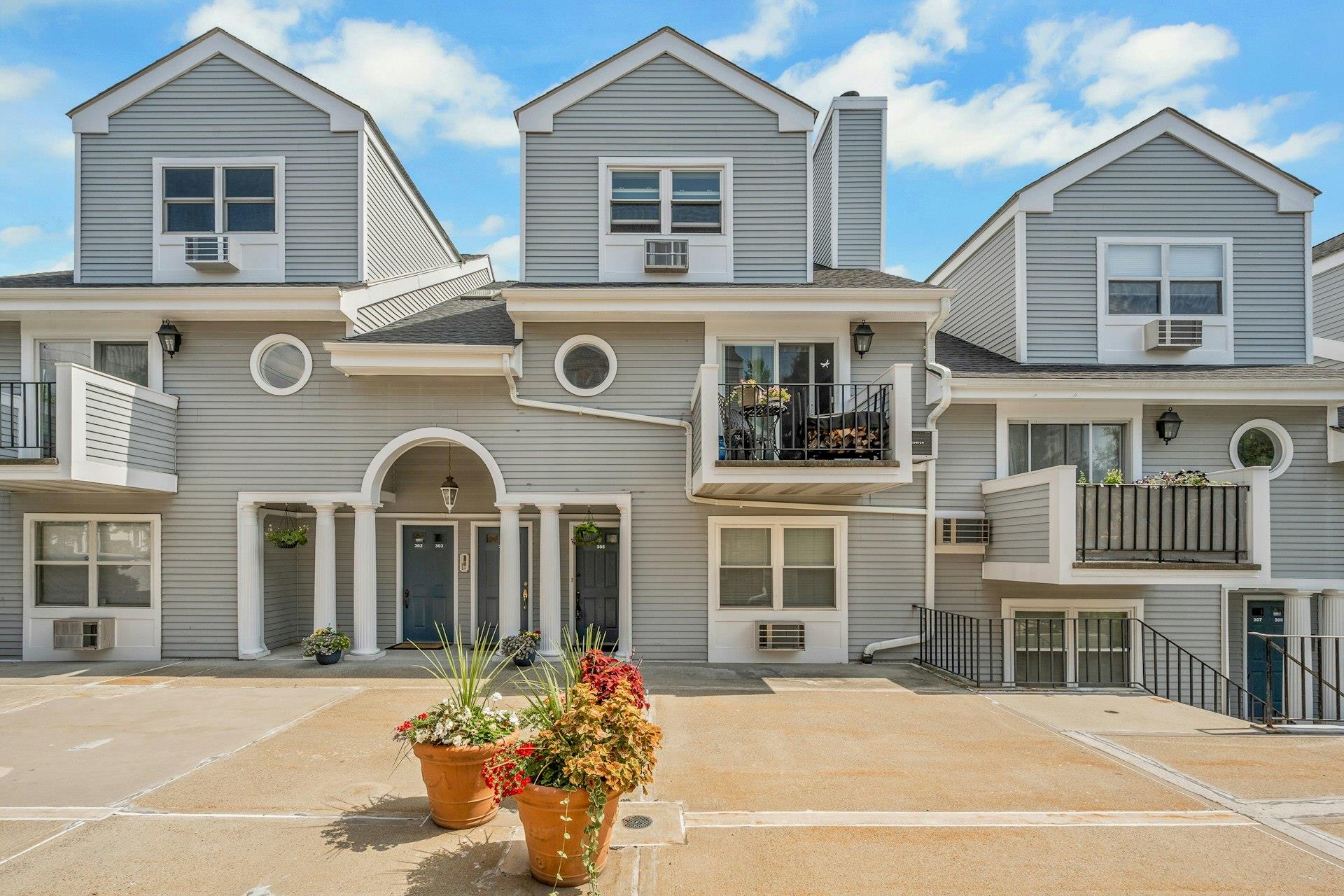 36 Greenridge Avenue # 305, White Plains, NY 10605