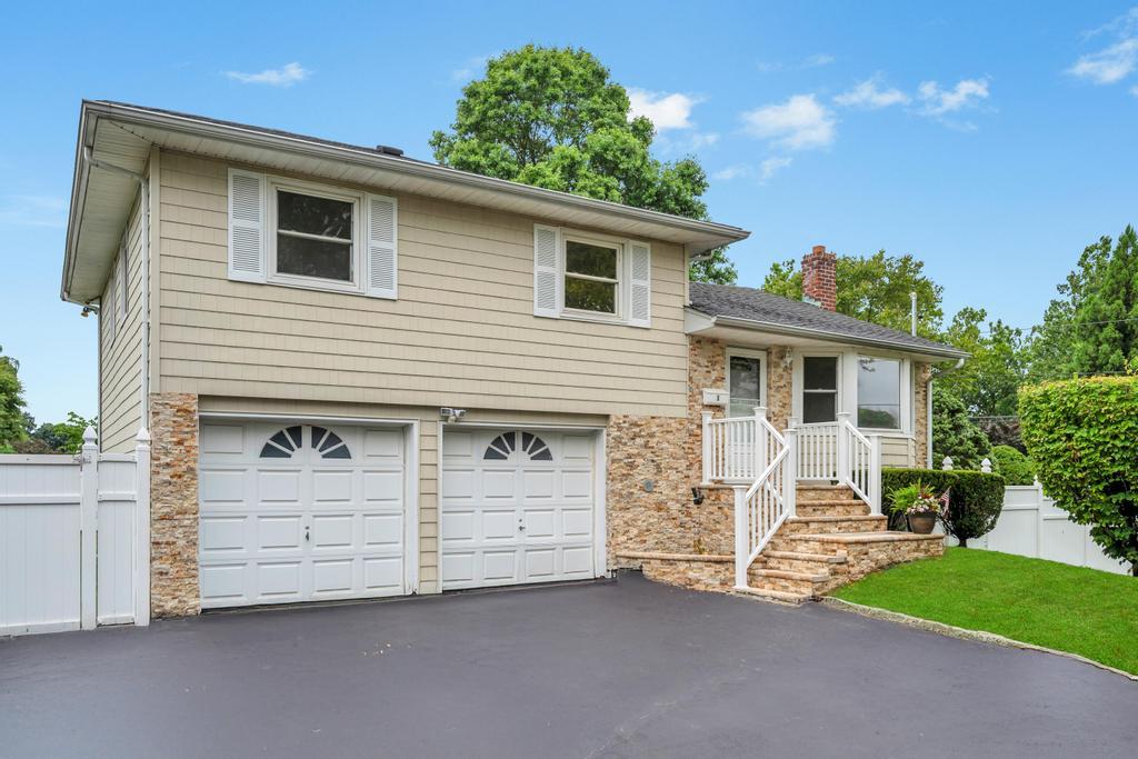 1 Pasture Court, Commack, NY 11725