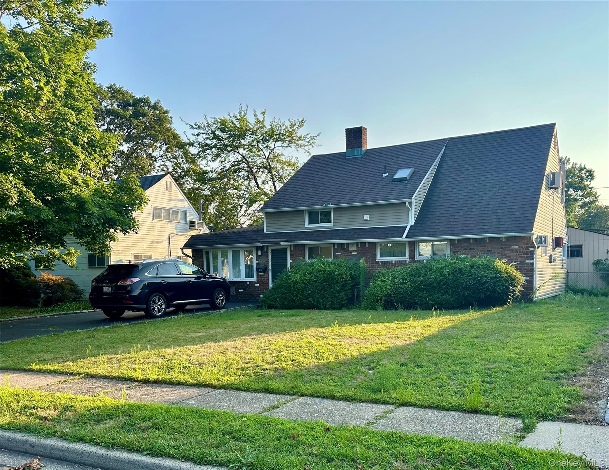 26 Atlas Lane, Hicksville, NY 11801