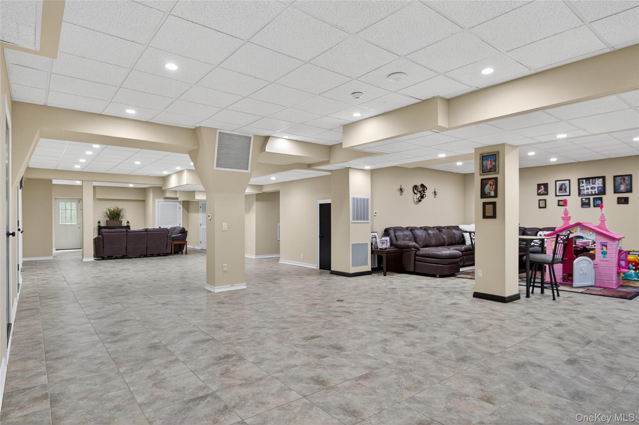 23 Gloria Lane, Huntington, NY 11743