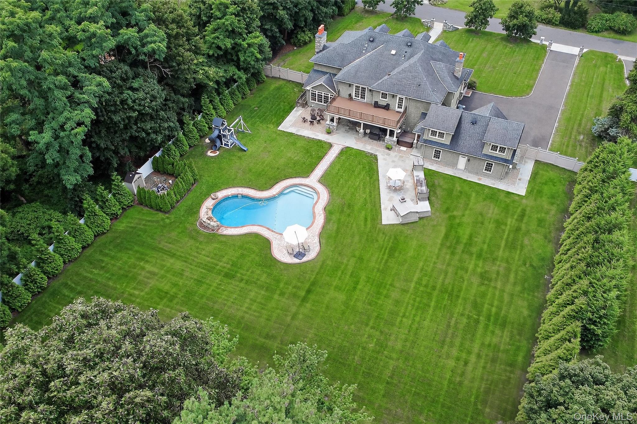 23 Gloria Lane, Huntington, NY 11743