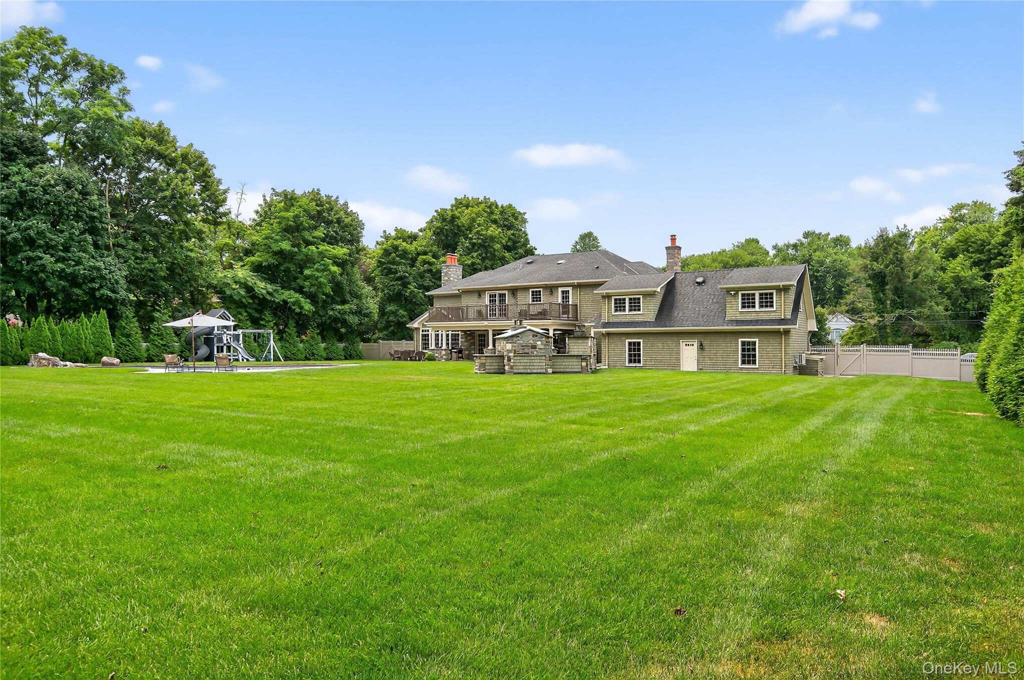 23 Gloria Lane, Huntington, NY 11743