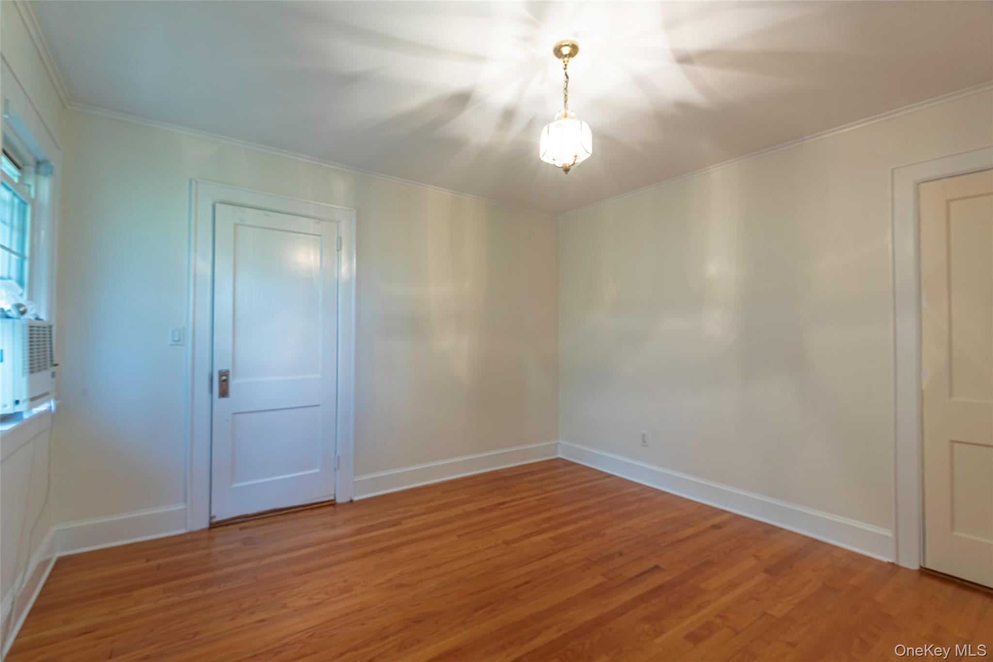 11 4th Road, Great Neck, NY 11021