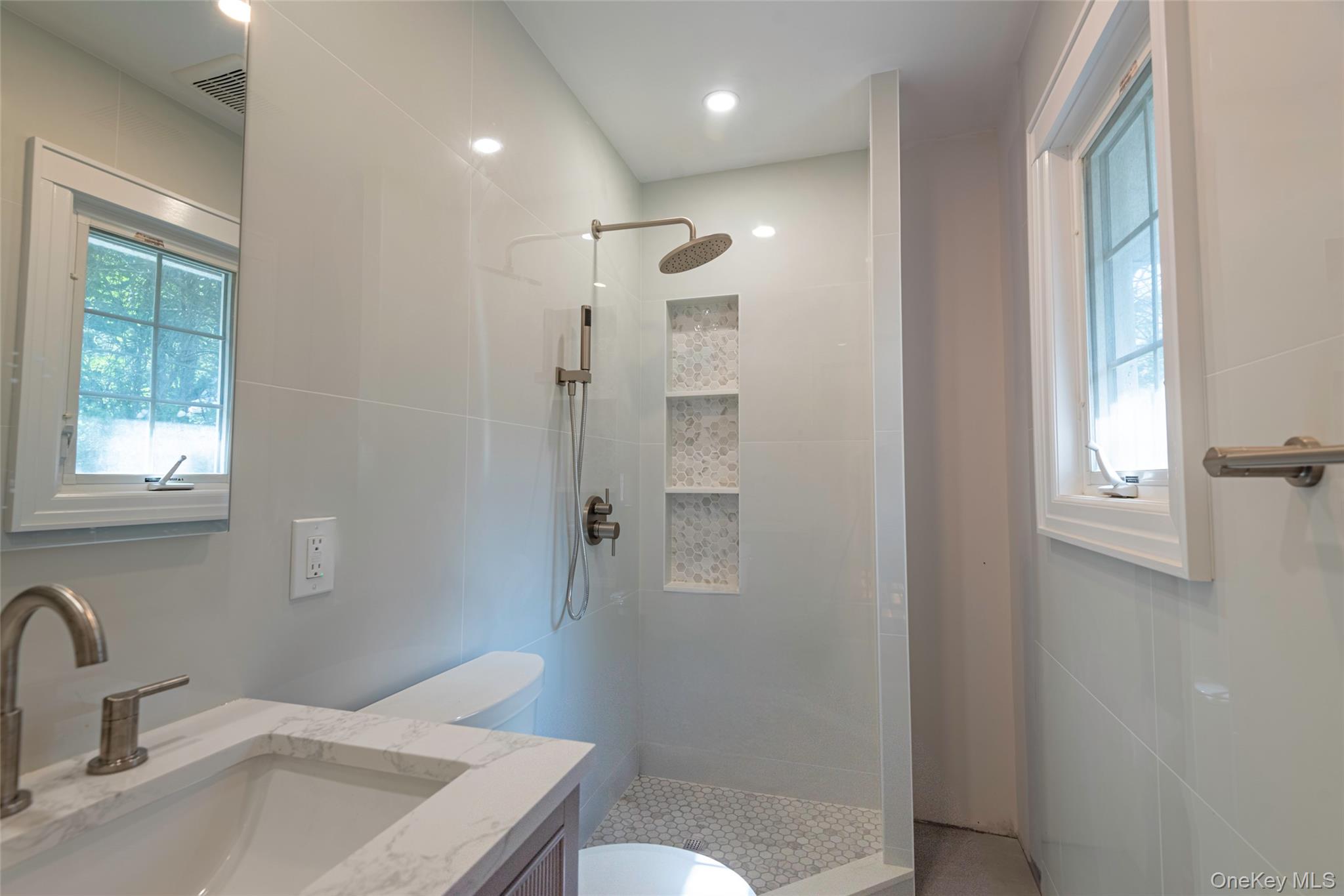 11 4th Road, Great Neck, NY 11021