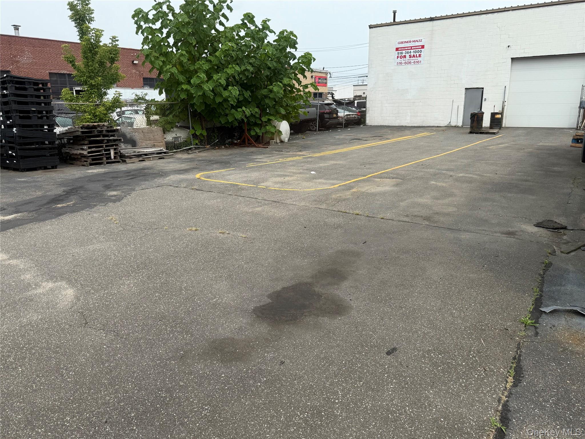 75 Urban Avenue, Westbury, NY 11590