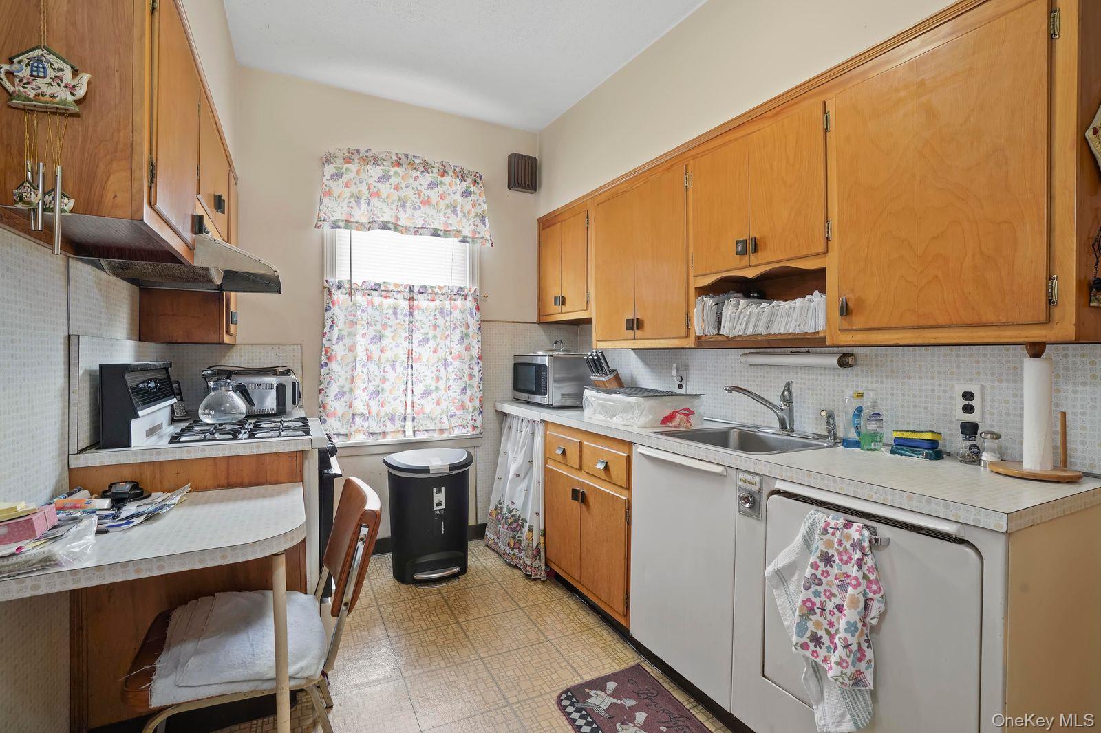 70-49 66th Place, Glendale, NY 11385