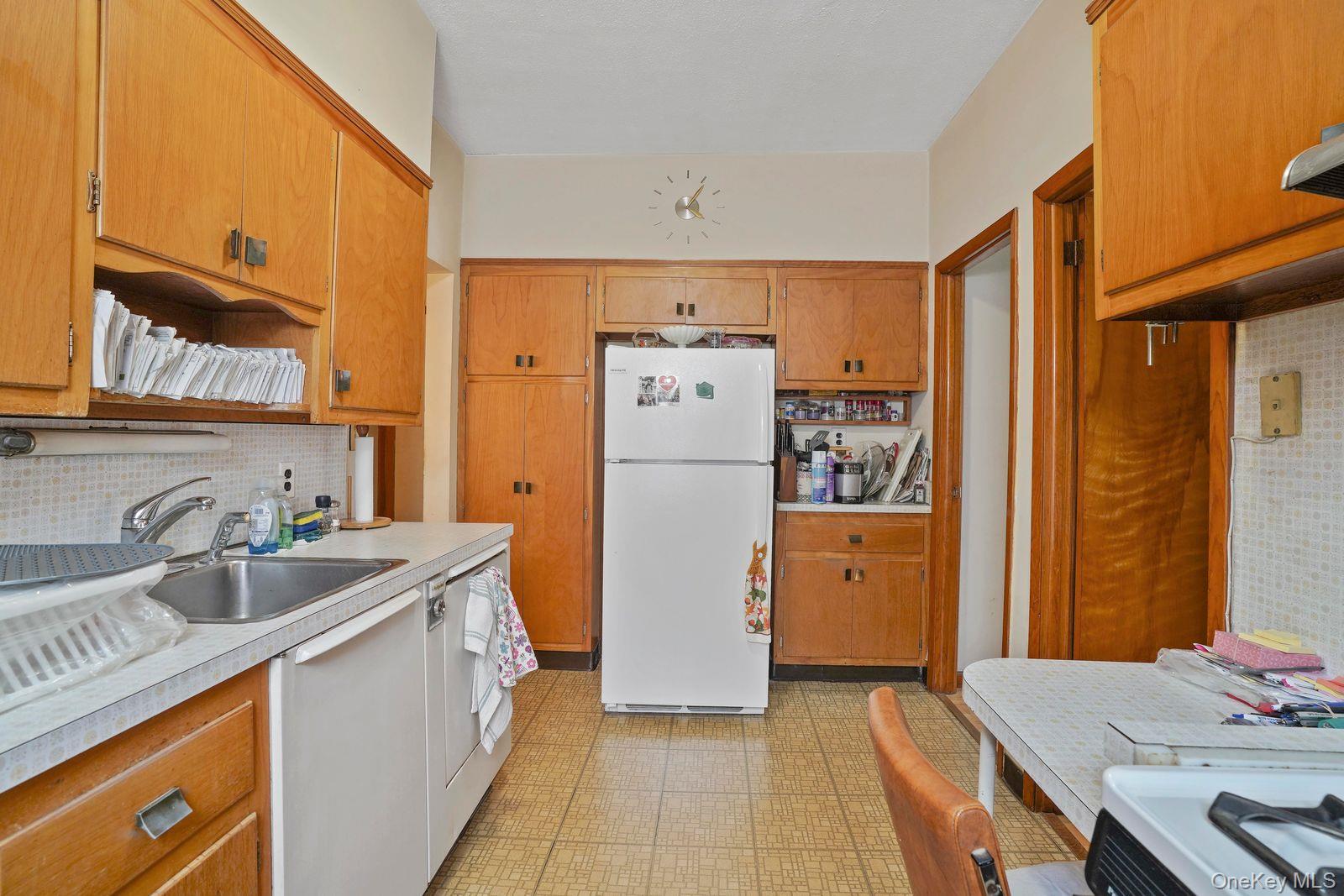 70-49 66th Place, Glendale, NY 11385