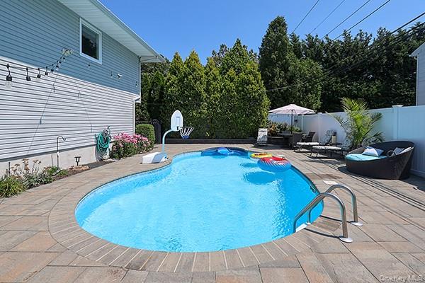 12 Barnum Avenue, Plainview, NY 11803