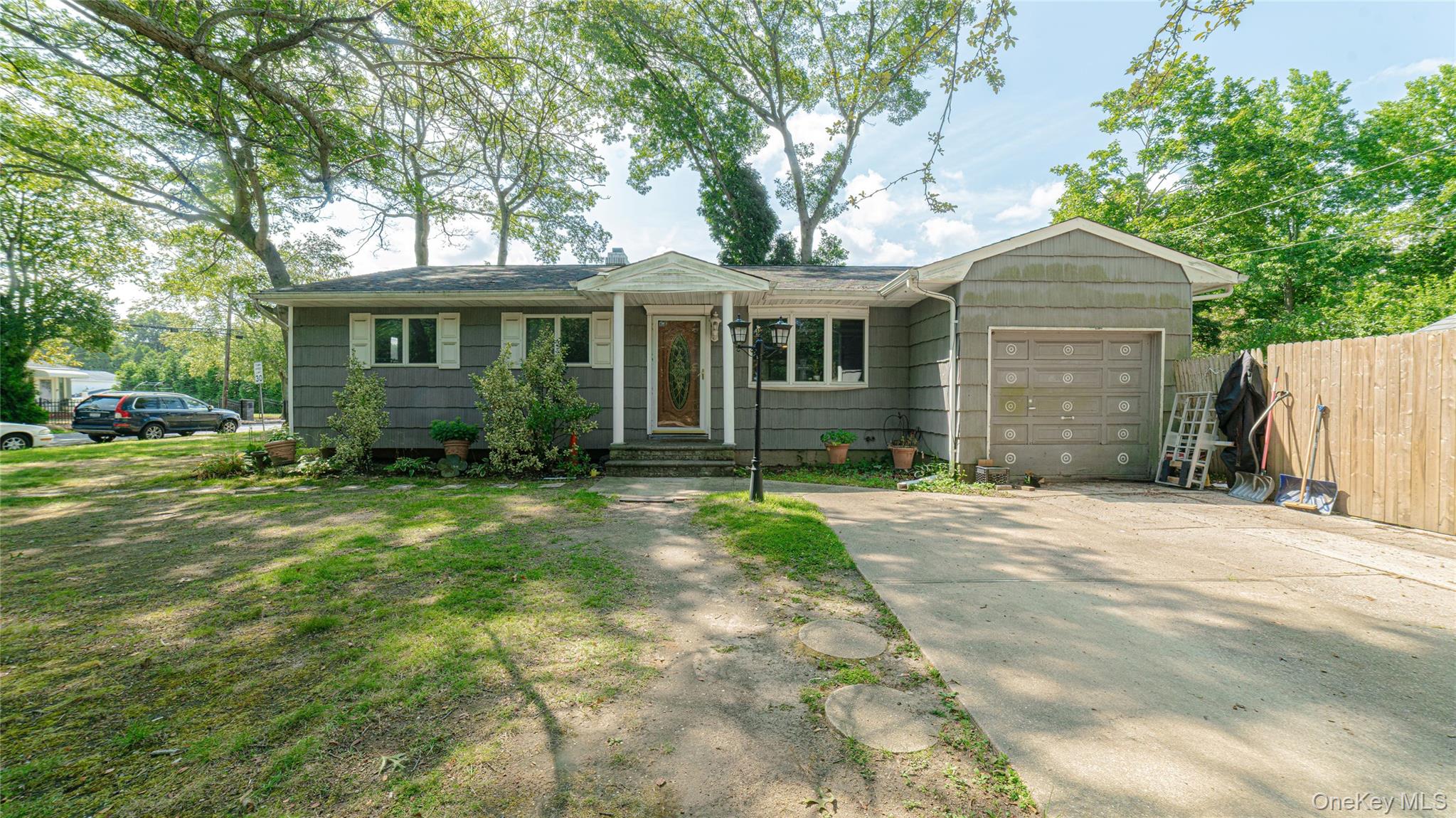 1120 Spur Drive S, Bay Shore, NY 11706