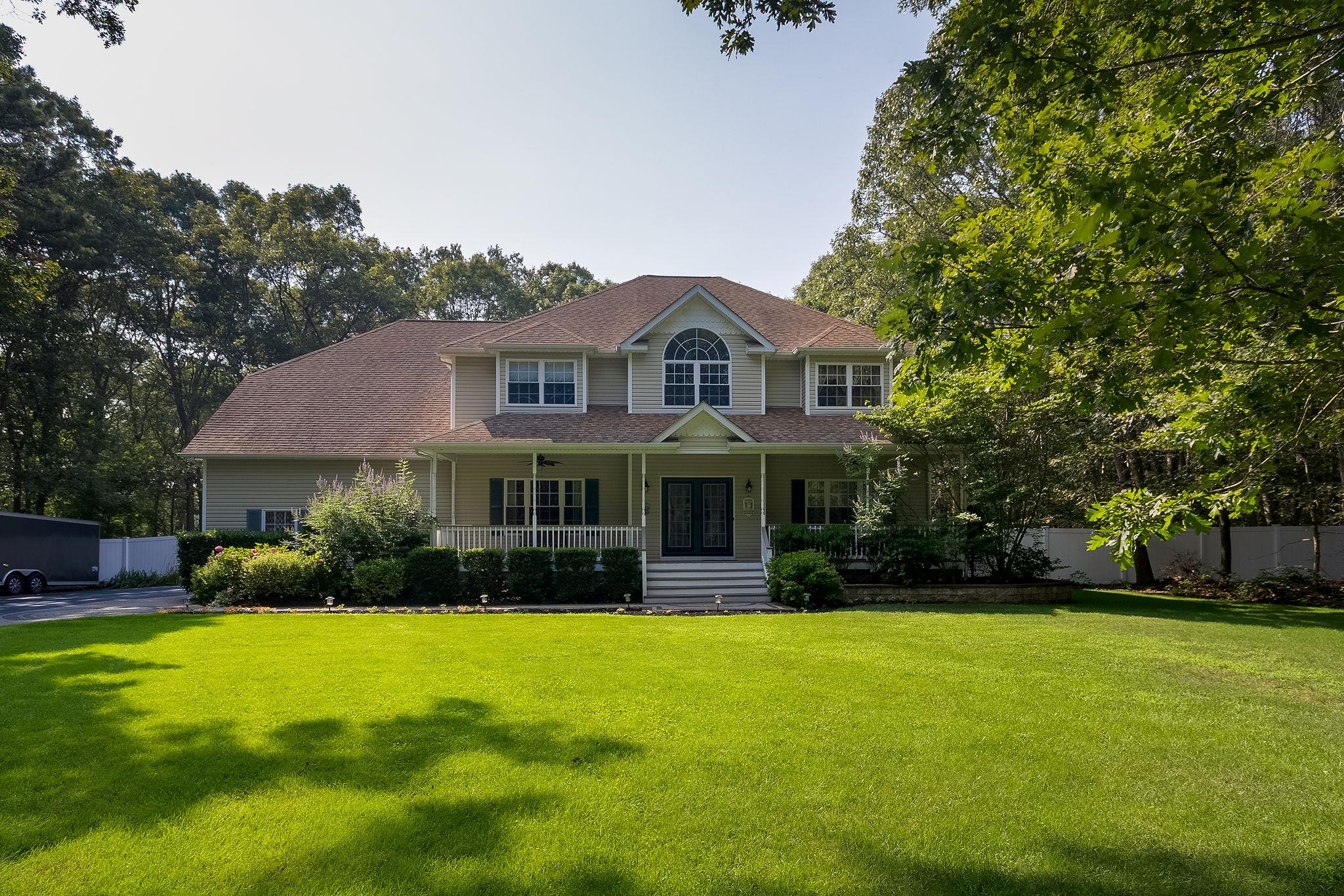8 Davidson Drive, Manorville, NY 11949