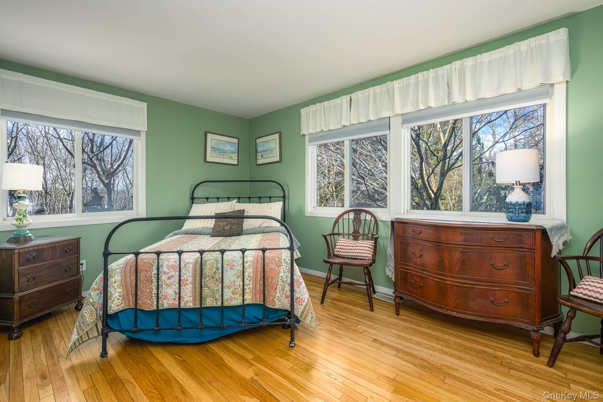 6 Trail Court, Water Mill, NY 11976