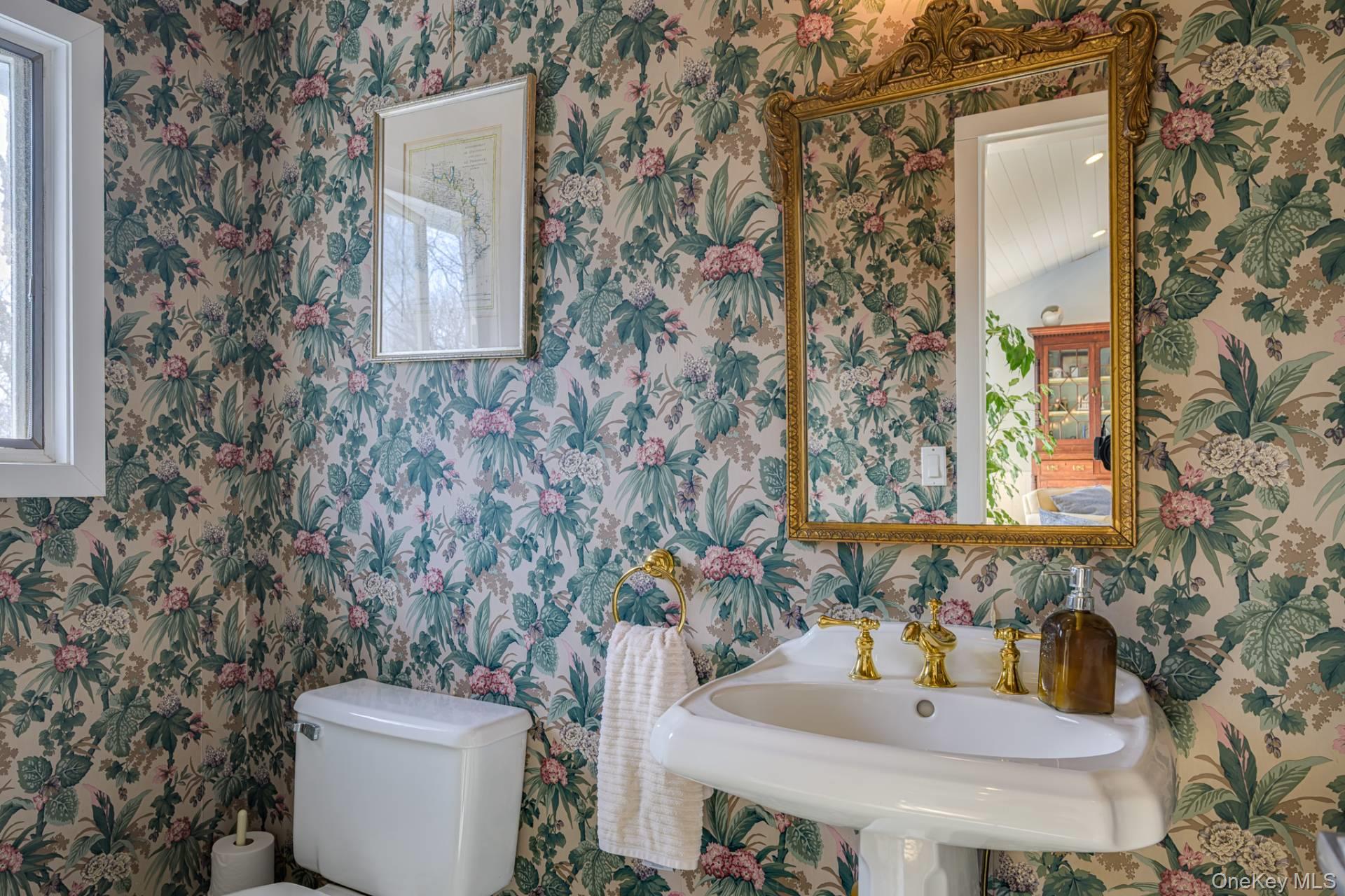 6 Trail Court, Water Mill, NY 11976